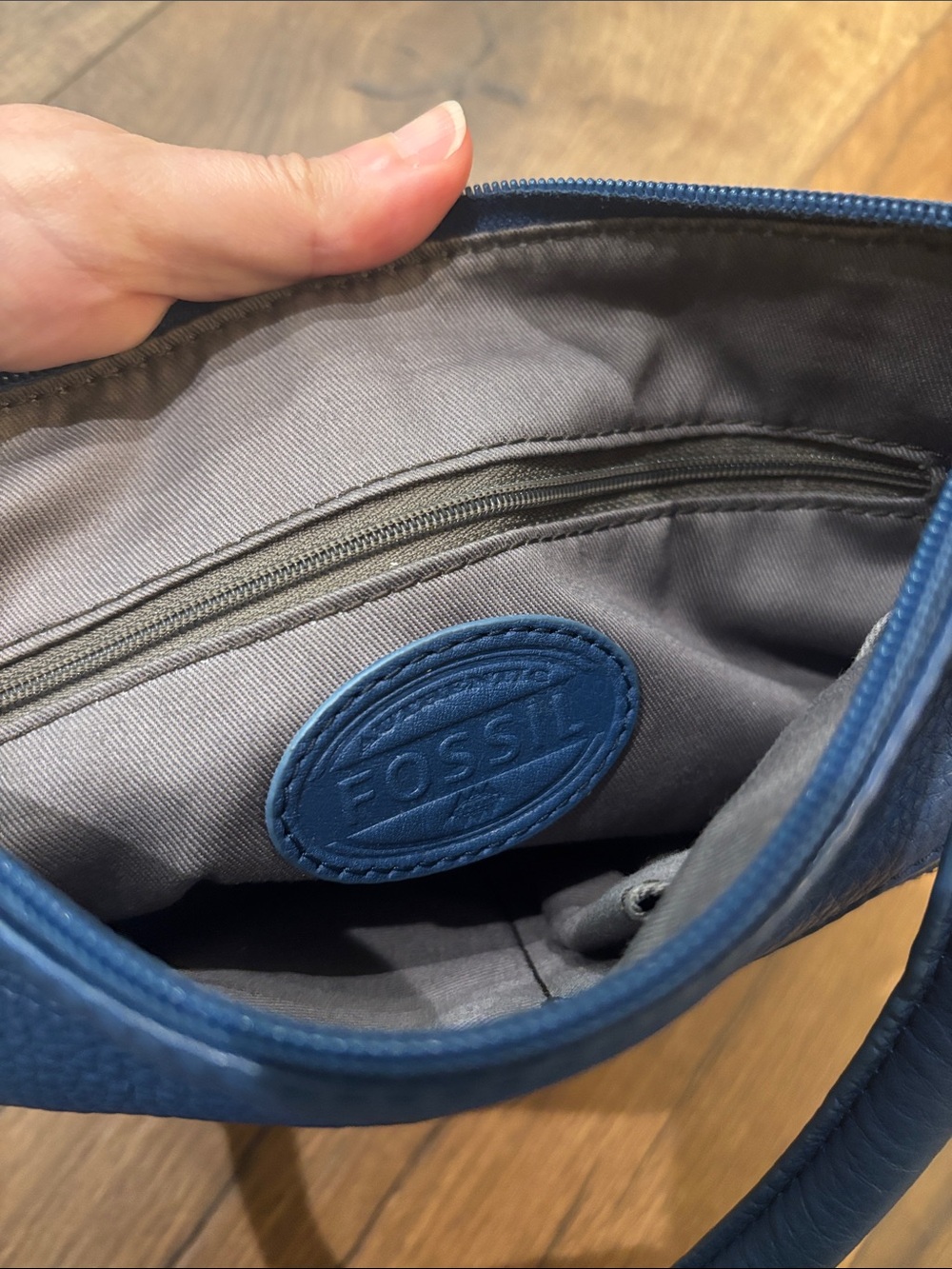 Fossil Blue Pebbled Leather Zippered Shoulder Bag Gold Hardware - Picture 4 of 13